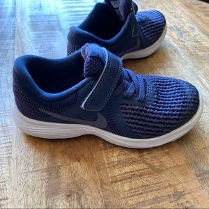 Nike Boys Revolution 4 Sneakers